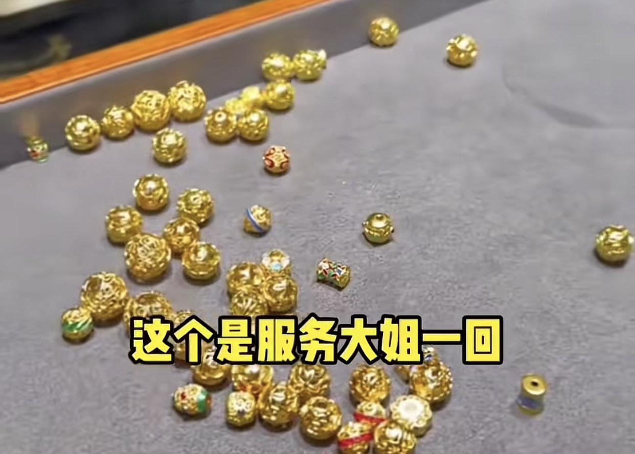 好可怜的小鸭子，五年时间俩腰子都快废了，结果就换来一把爆米花。
起因是一帅小伙认