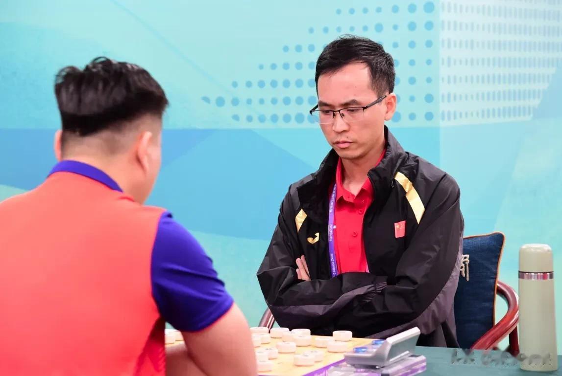 亚运会象棋比赛战罢三轮，中国队以全胜战绩积6分领跑！[赞][赞][赞]
第一轮战