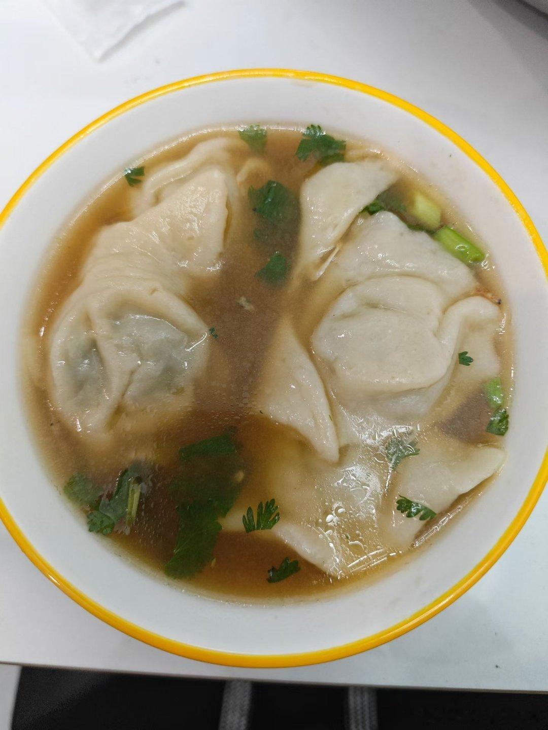 智能化方便了大多数人，却难住了一群站在机器前手足无措的老人们，又要陪家里长辈去?