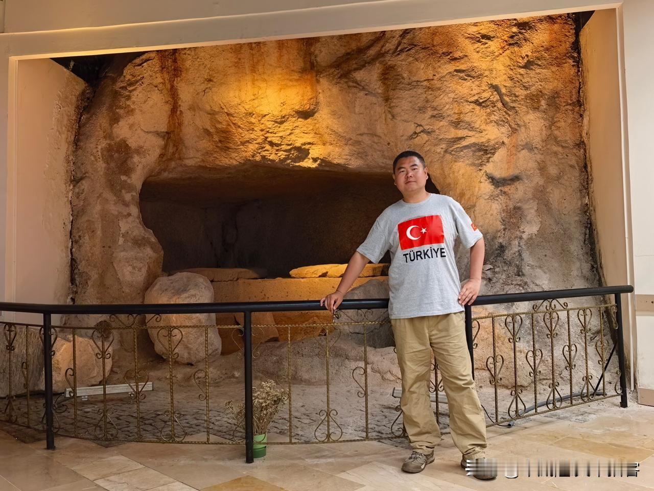 中午，在博德鲁姆市区北郊，走进一家名为CarrefourSA的超市，竟然看见货架