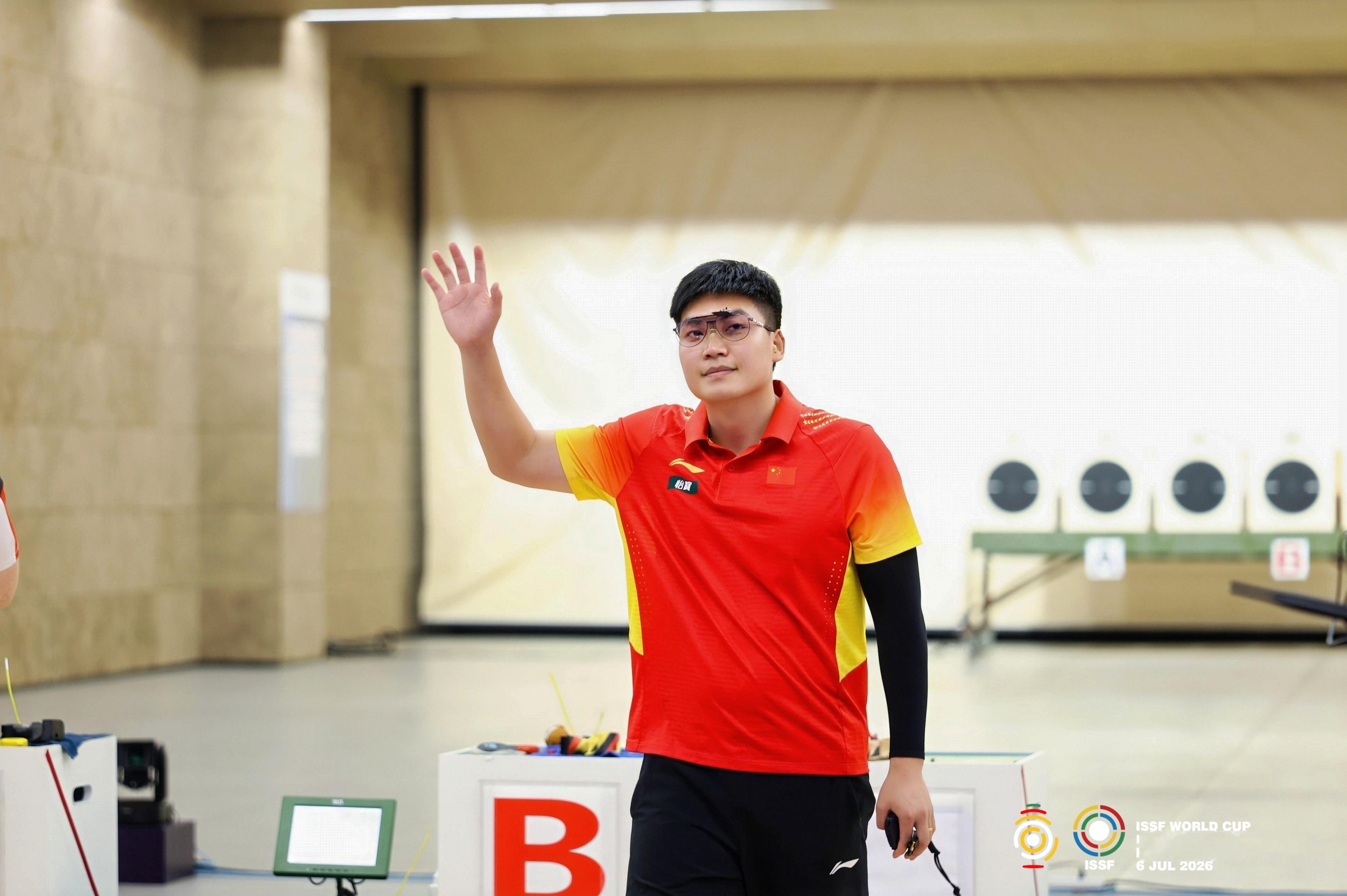 2026射击全项目世界杯中国站（杭州）男子25米手枪速射决赛赛后致意官方图片何世