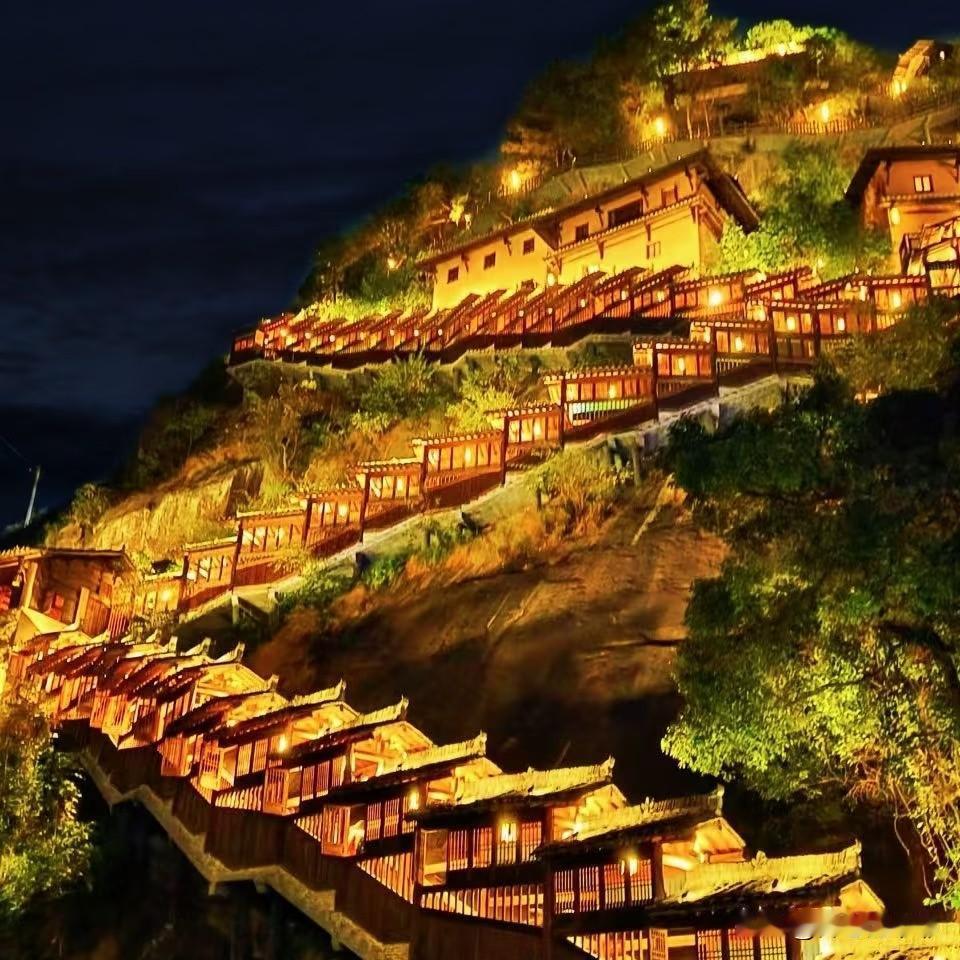 江西望仙谷火到全世界了！

最近一段江西望仙谷的视频在外网爆火，收获了130万点