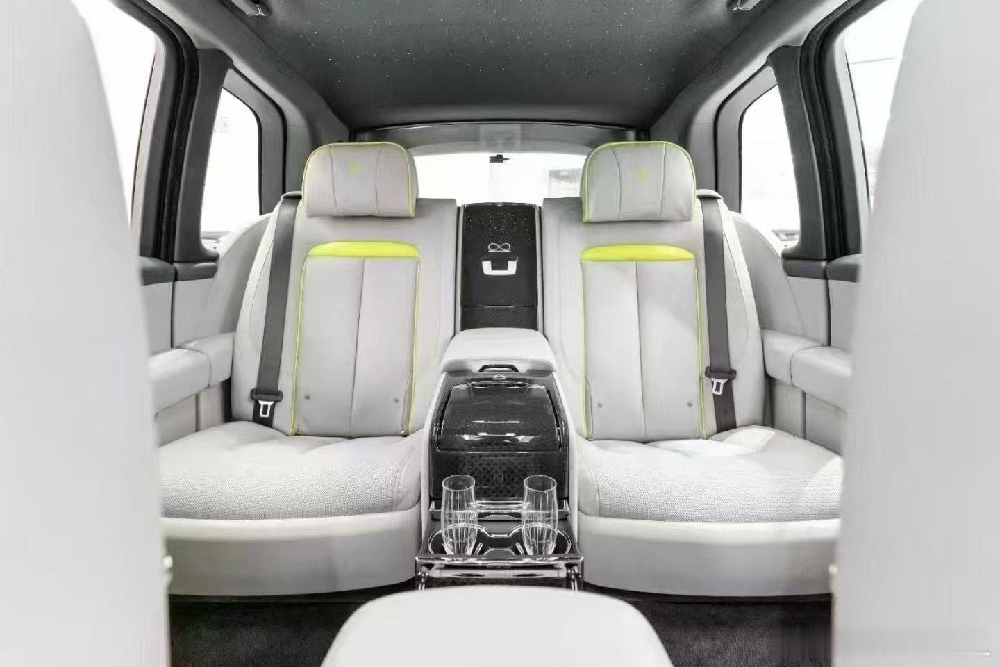 24年4000km，BB版库里南，4座，高定版配色 