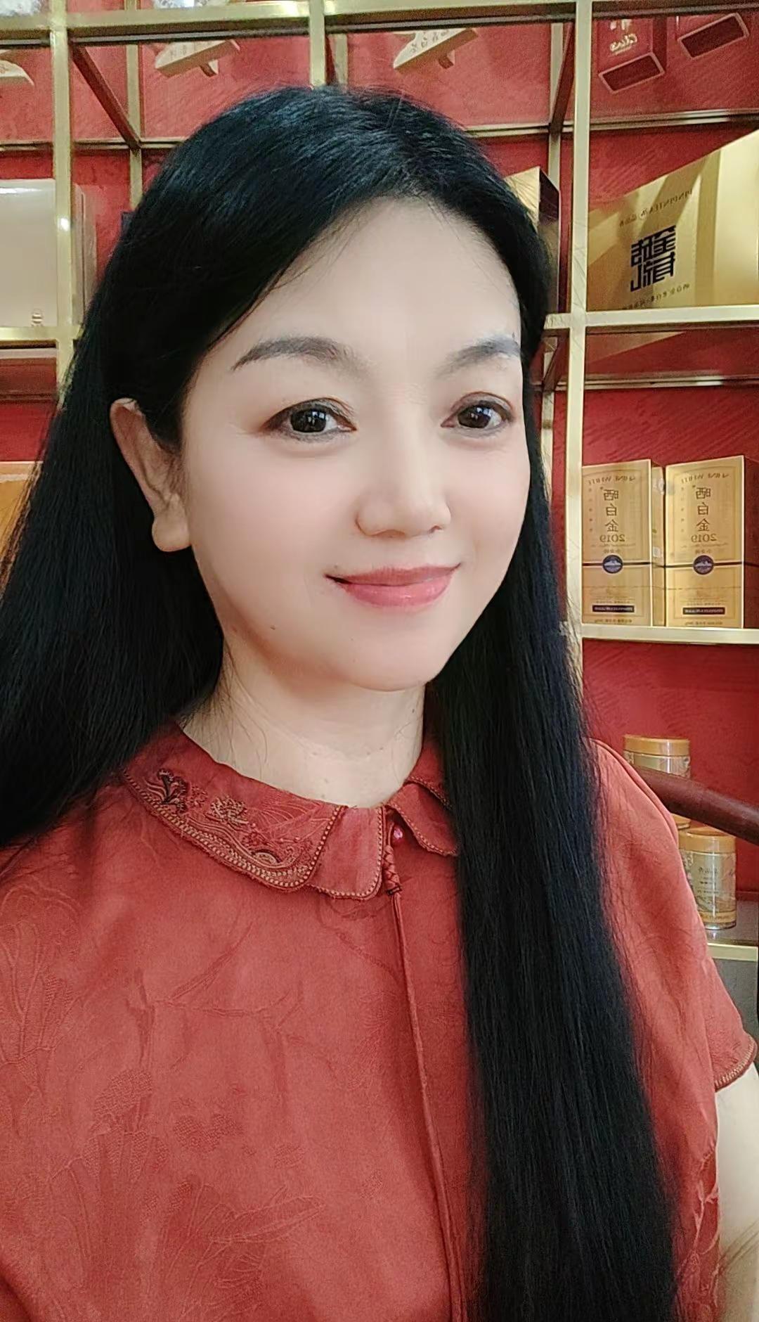 心有阳光，奔赴智性生活。沉淀自我，慢慢成长，岁岁安然[玫瑰][玫瑰][玫瑰][合