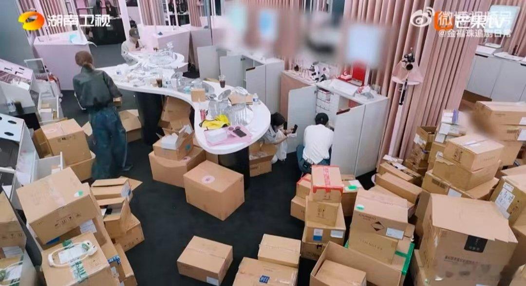 赵昭仪找到了开店舒适区巴黎合伙人巴黎合伙人名场面妹宝在店里也太得心应手了！理货时