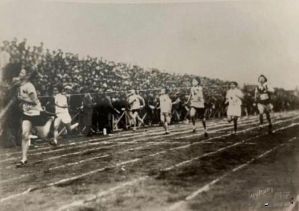 1950年，四野60多个战士押送土匪邓志明，谁知半路却让他逃走了，后来才知道他是