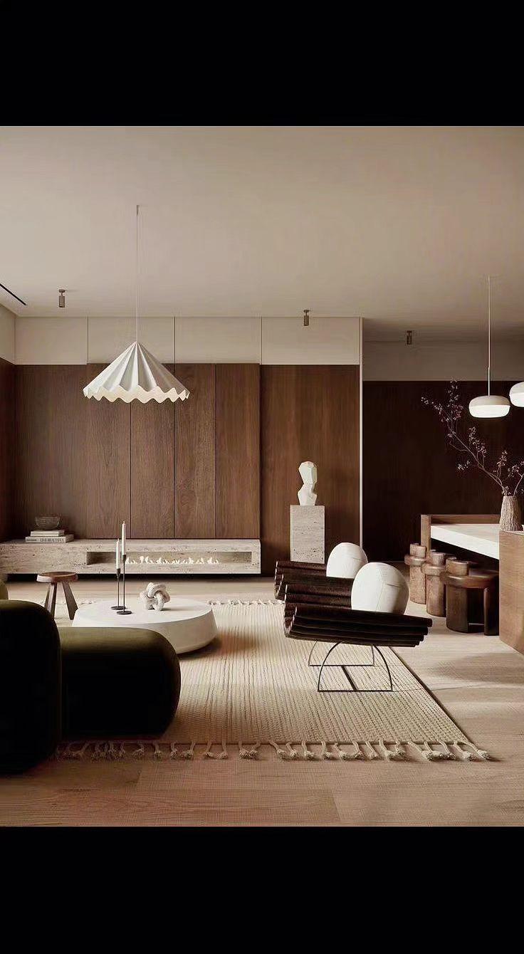 🏠光影在木纹上跳舞，像时光在轻哼摇篮曲🎵。雕塑沉默成永恒，沙发却柔软了整个宇