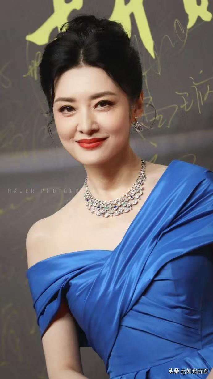 老公问我：
“你知道为什么
男人越老越适合演反派，女人越老反而越有味道吗？”
