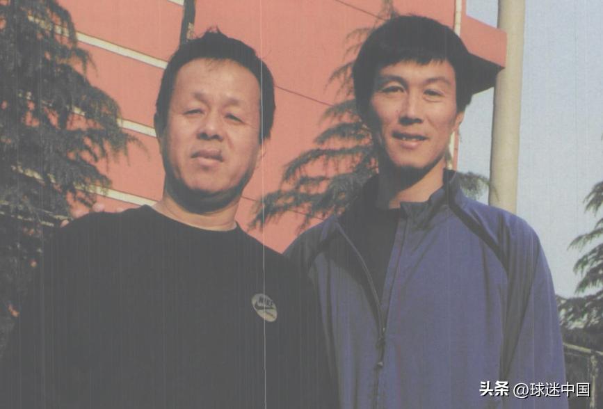 2002年，中国队历史性地进入世界杯的决赛圈，33岁的区楚良作为球队的三号门将随
