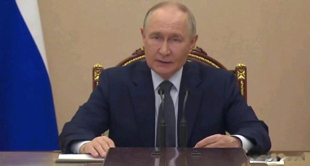 不同寻常！
据俄罗斯卫星通讯社报道，俄罗斯总统普京于周五主持召开了关于俄罗斯武装