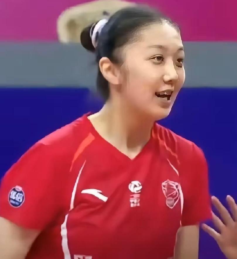 尽管“陈厚羽”在第一站南京站的比赛中，被主教练赵勇按在了替补席上，甚至在和波兰女