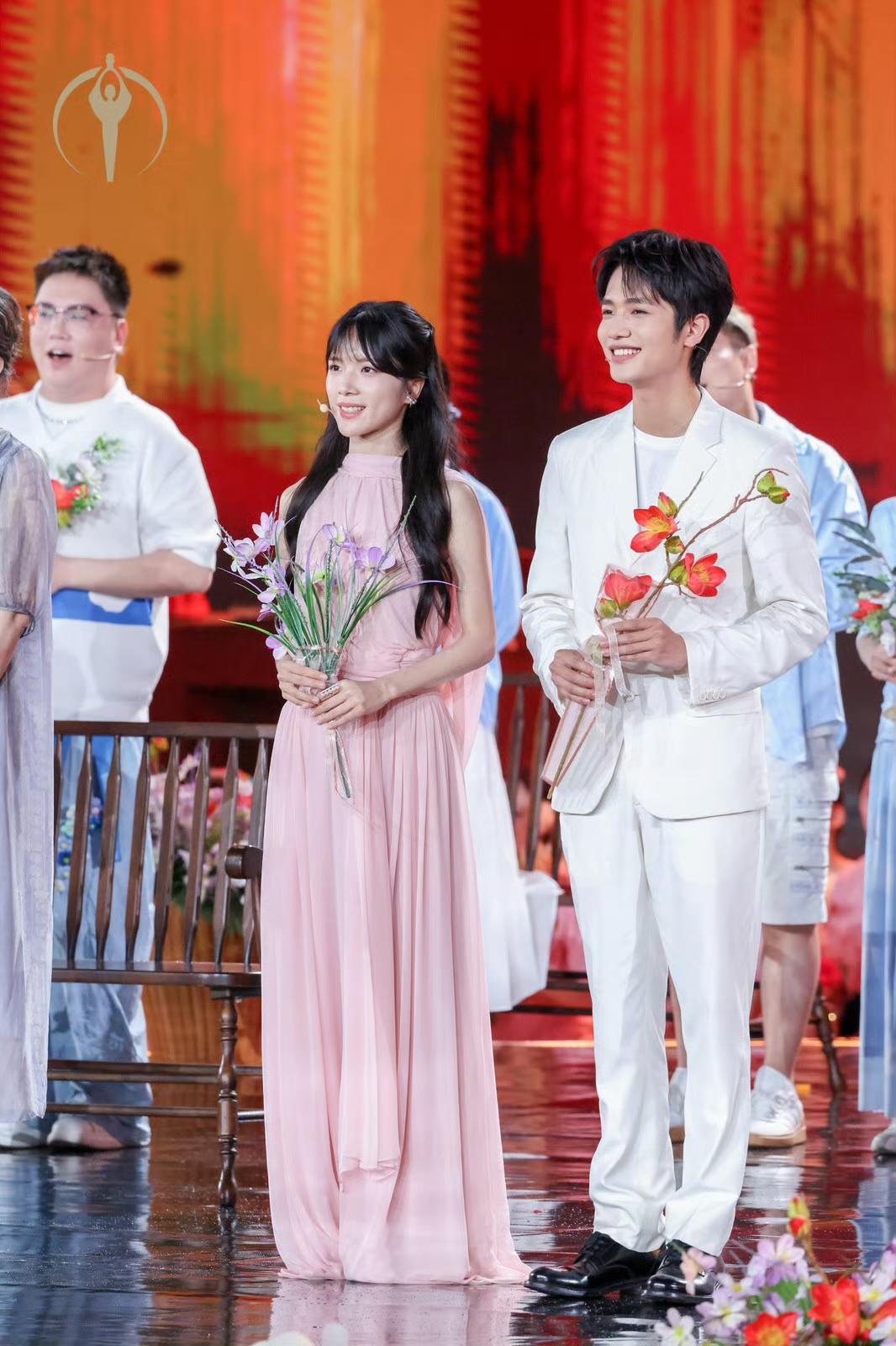 百花奖开幕式现场，两位年轻演员再次同框，背后藏着《给阿嬷的情书》从口碑到认可的成