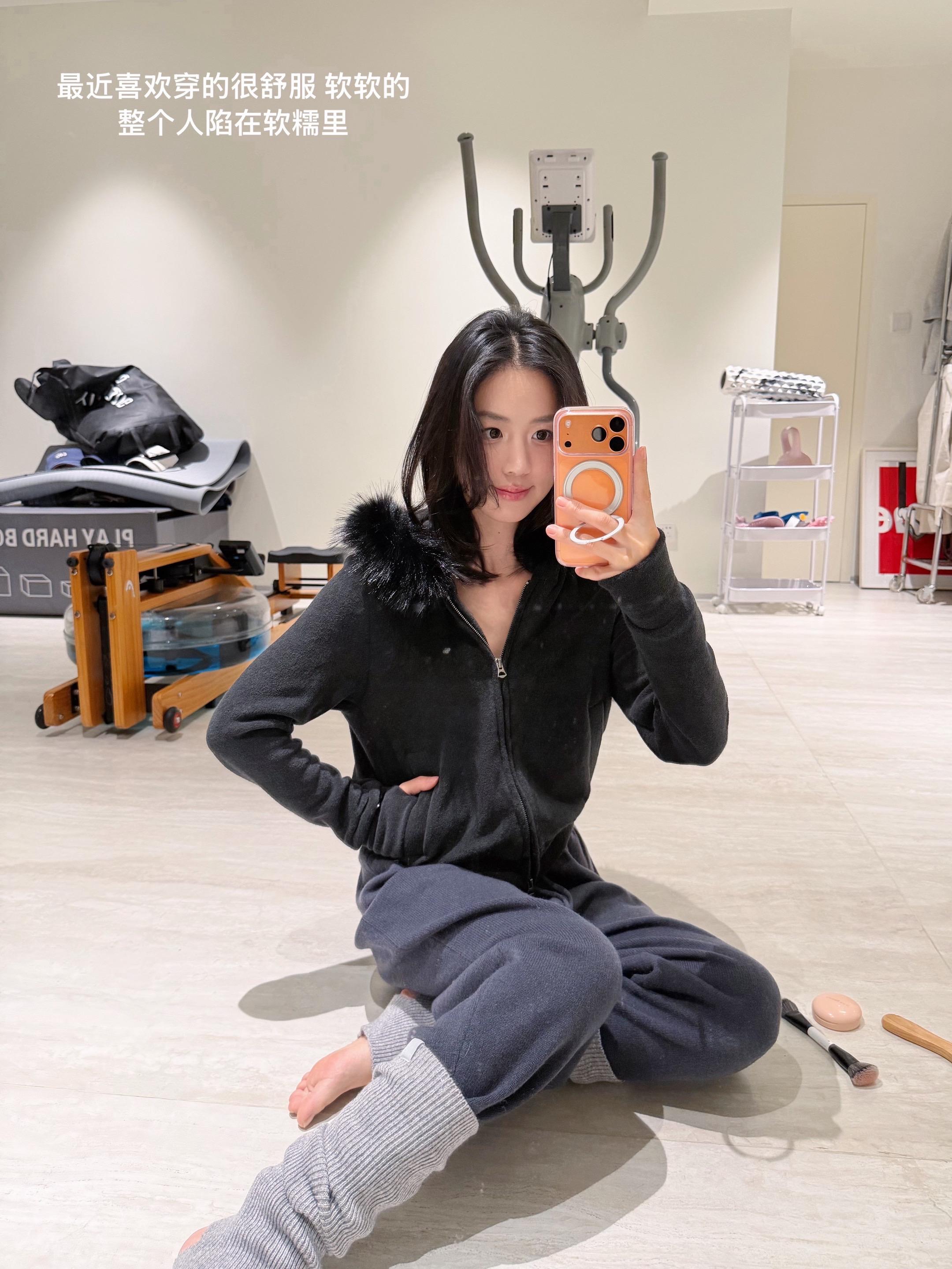 在冬天 漫长且幸福  这个周末 读书  听爱河 看花开  晒太阳