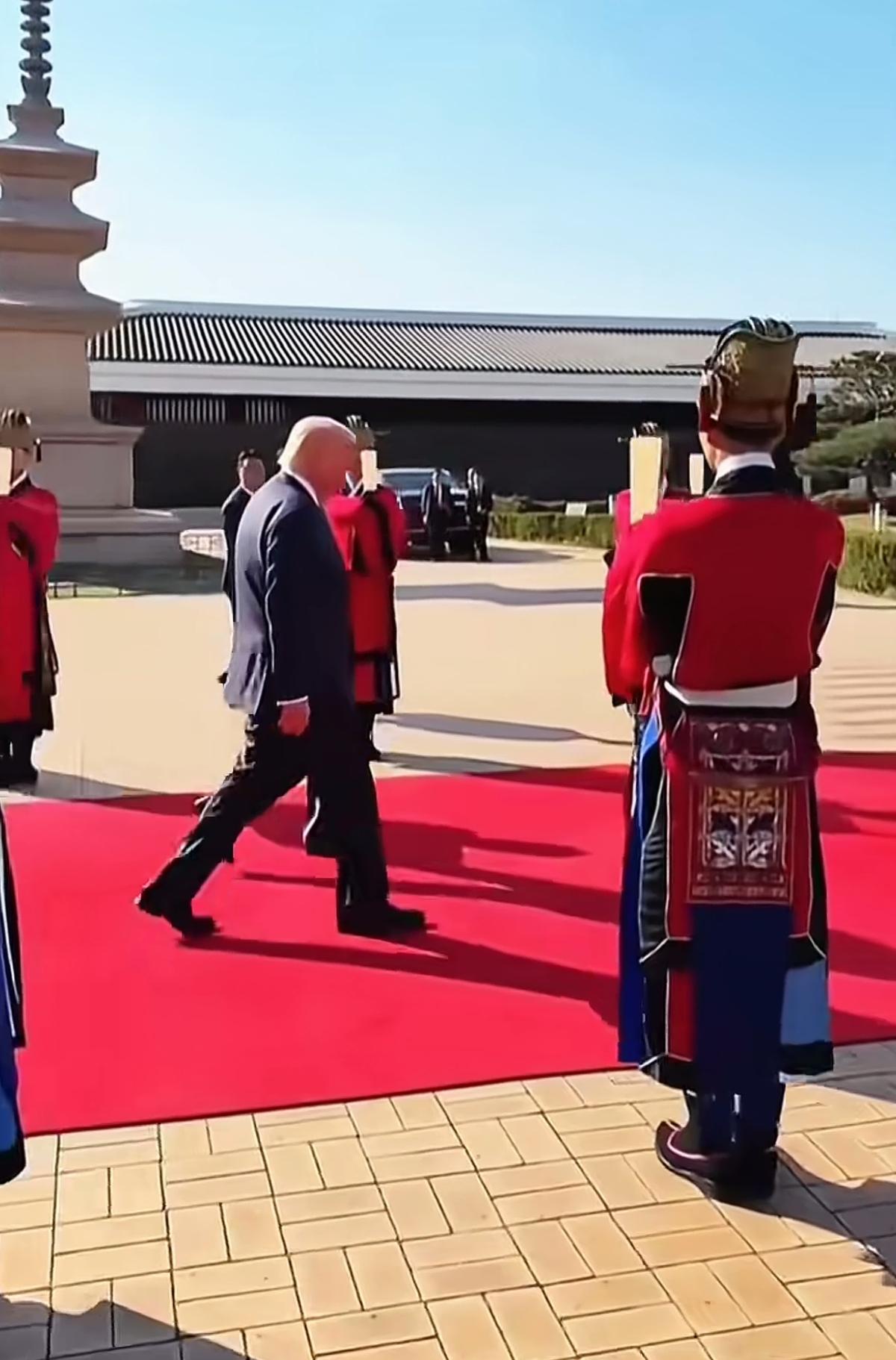 眼看日子国早苗把懂王哄的五迷三道的，棒子国太子在明是心急如焚烧！

同为刚刚即位