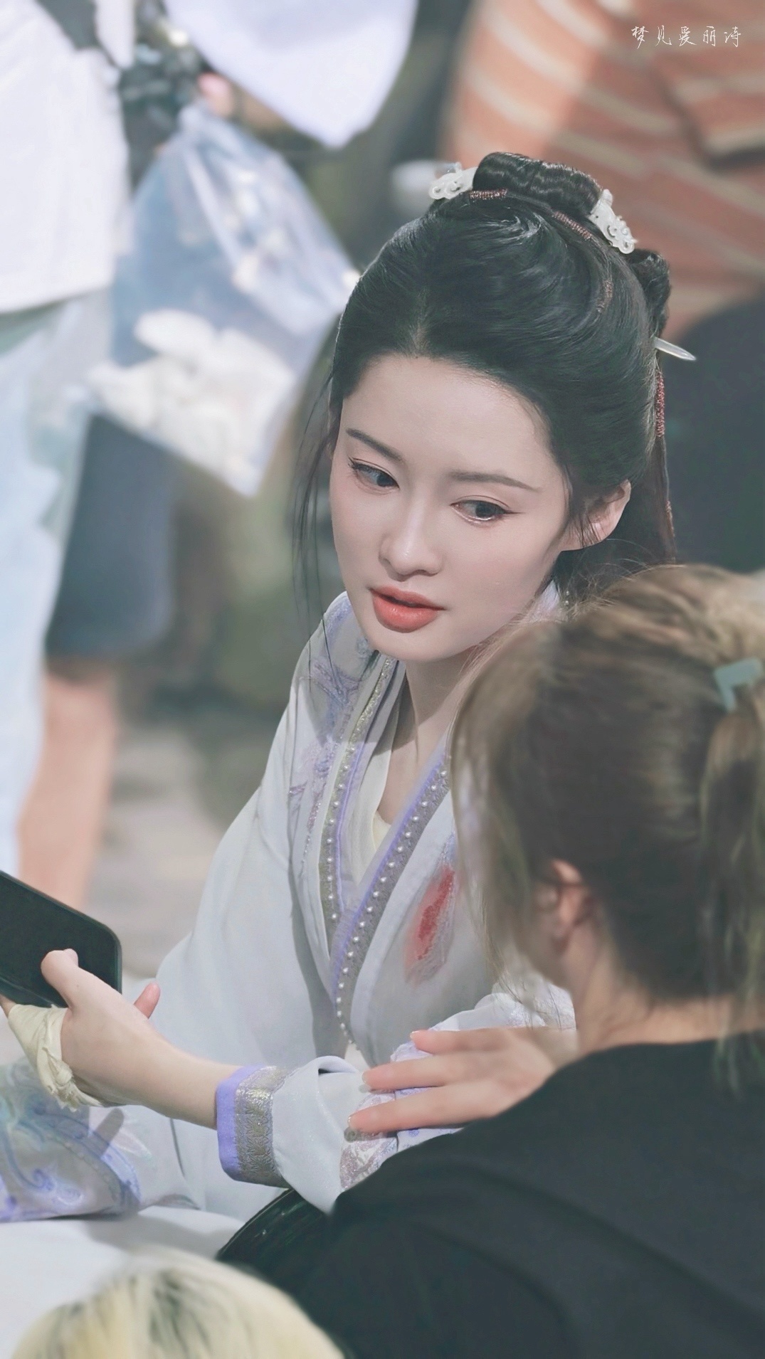 捡到付一笑这组路透，尊嘟好美[哇]就说紫色很有韵味！李沁 | 一笑随歌 ​​​