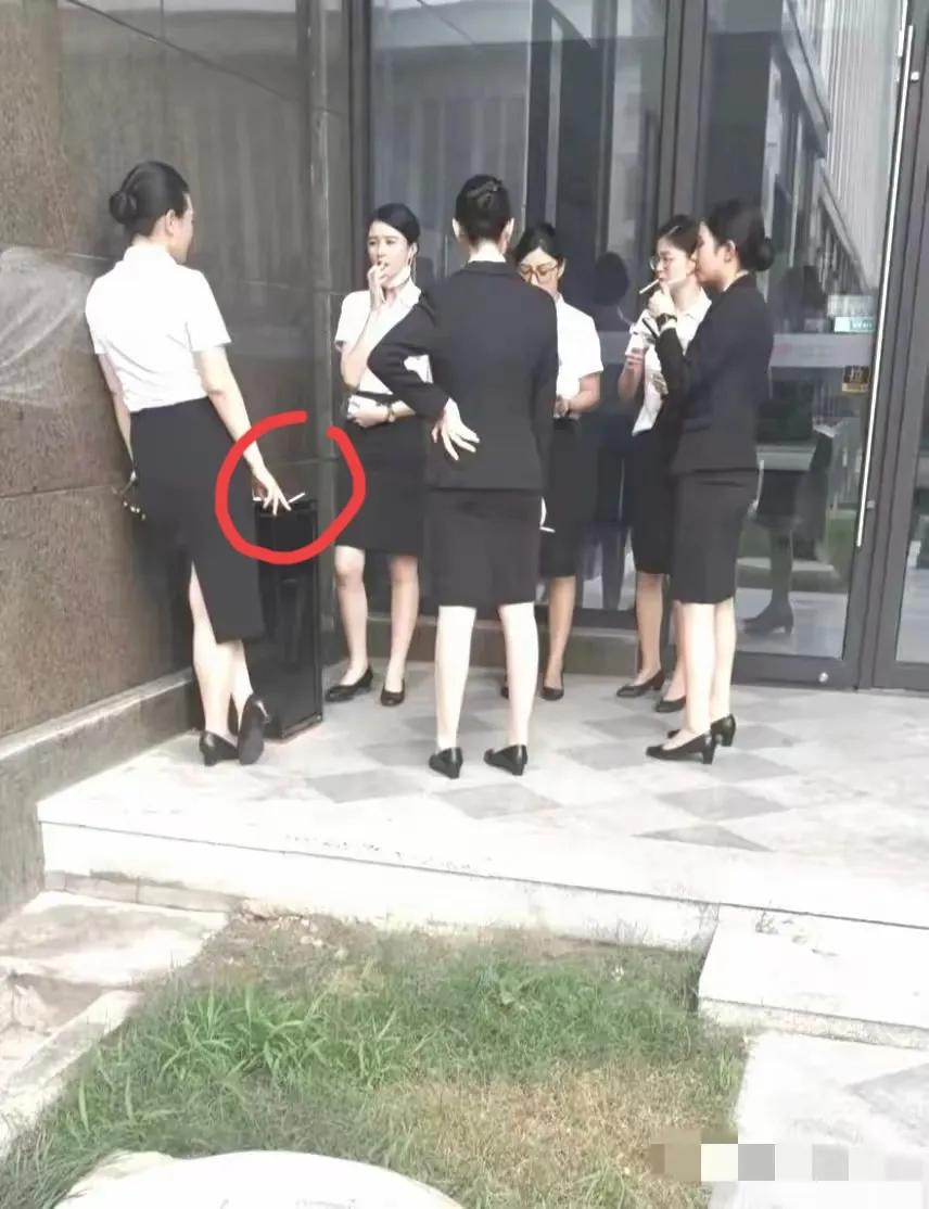 这种现象是工作压力大造成的吗？[what]