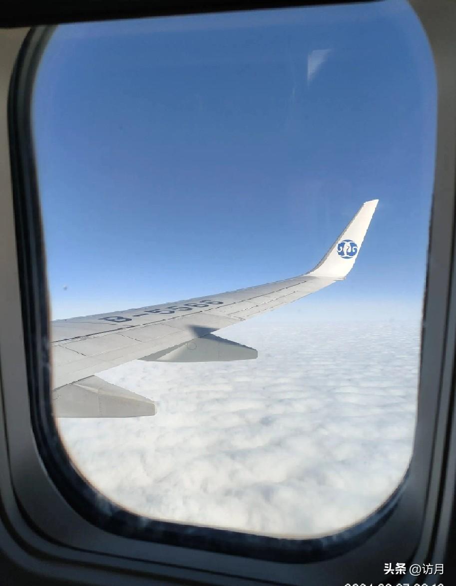 “单休一天出了一趟国。”

有网友晒自己，凌晨出发凌晨回，单休一天还去国外玩了一