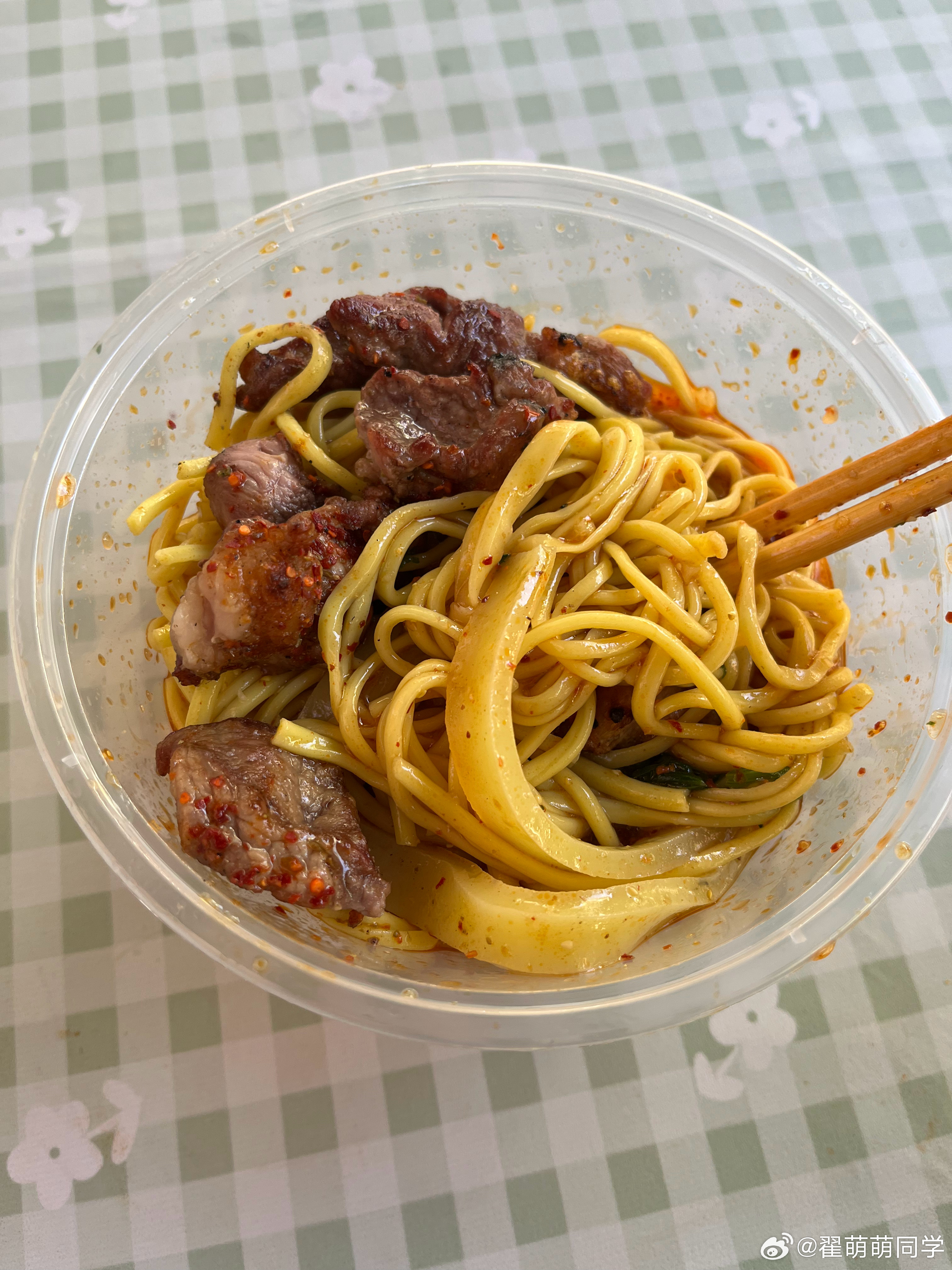 3点出门吃午饭，黄面凉皮对半➕烤肉，好吃，很搭。  ​​​
