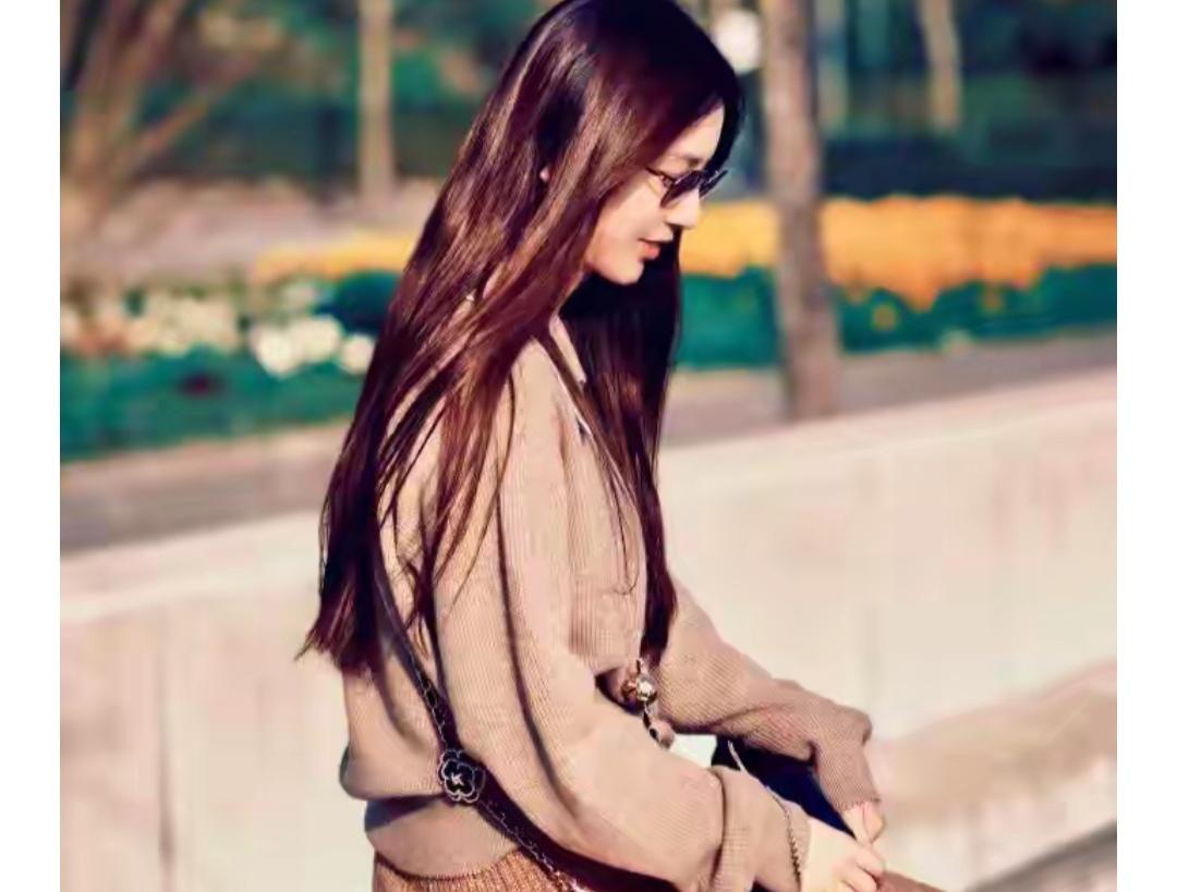 黄圣依离婚后，出国学习商业管理，整个人气质好，又提升了。

离婚对女人来说，总是