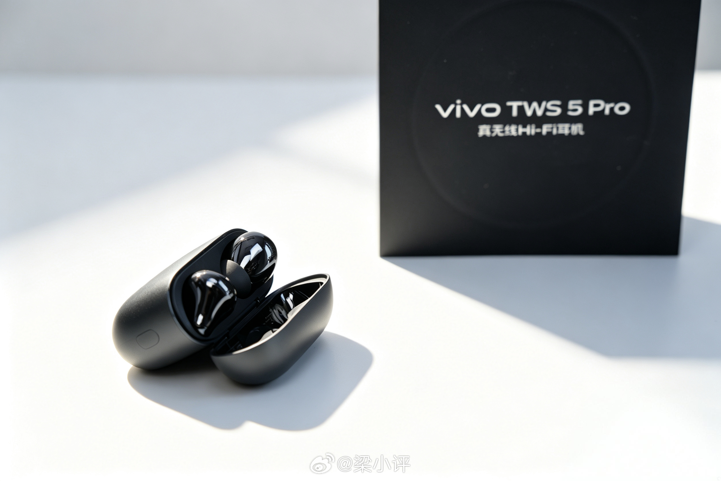 蓝厂旗舰降噪耳机，vivo TWS 5 Pro实拍，静界黑配色，单耳重量 5.5