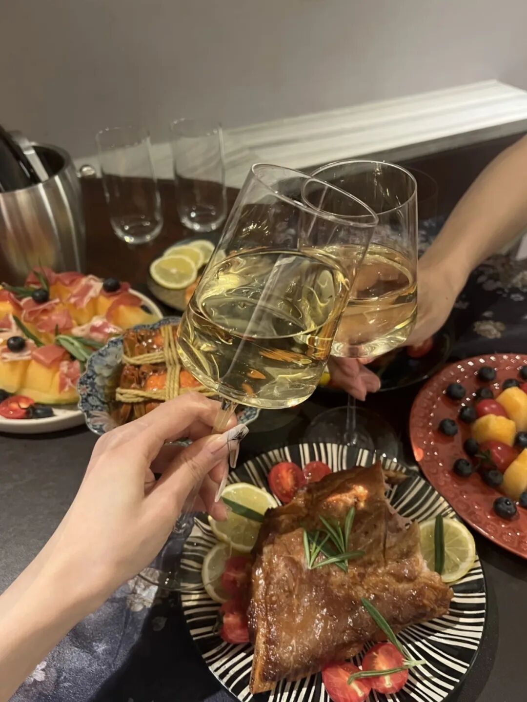 🍷˖°𓈒𓏸🩵“人生苦短，倒满，喝光，走人。” ​​​