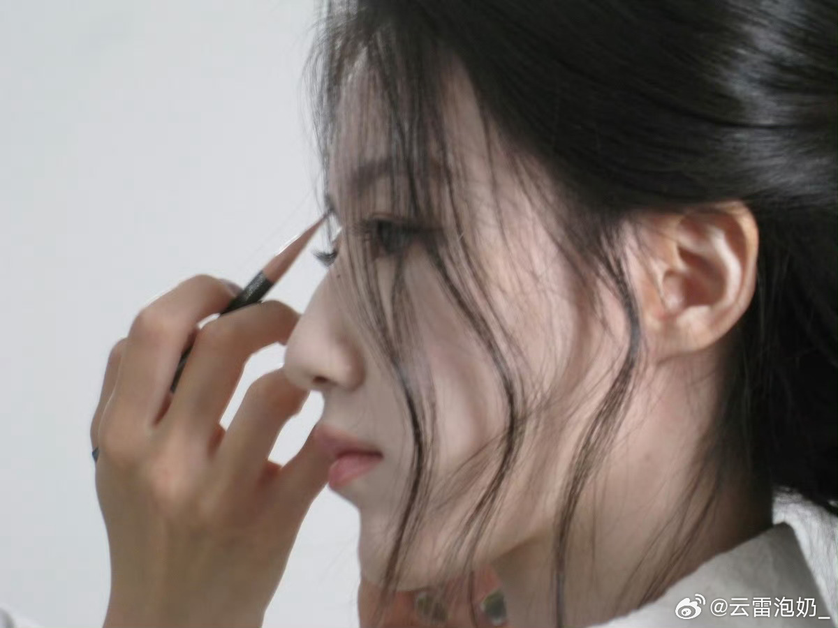 遇见你的眉眼 如清风明月 