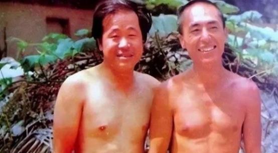 张艺谋花800块买下莫言《红高粱》改编权，两位“庄稼人”一拍即合，成就了中国电影