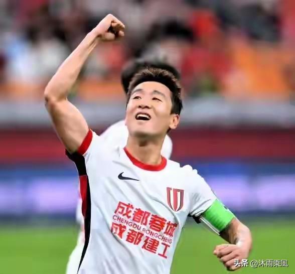 你可以说他狂，但你绝对不会说他菜！

昨晚的川渝德比，可以说是韦世豪凭借一己之力