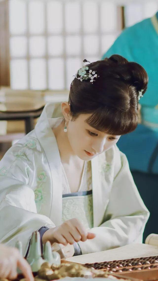 咱们做女子的，终究是要自己撑得住，一手里要有钱，二身边要有心腹，这日子才能过得自