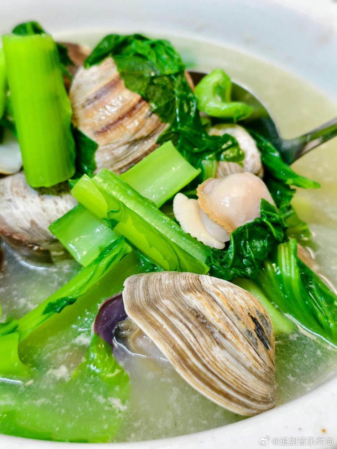 北海小店回应登顶扫街榜全国第一谁能想到！北海越乡小厨一家九年夫妻店，把北上广深人