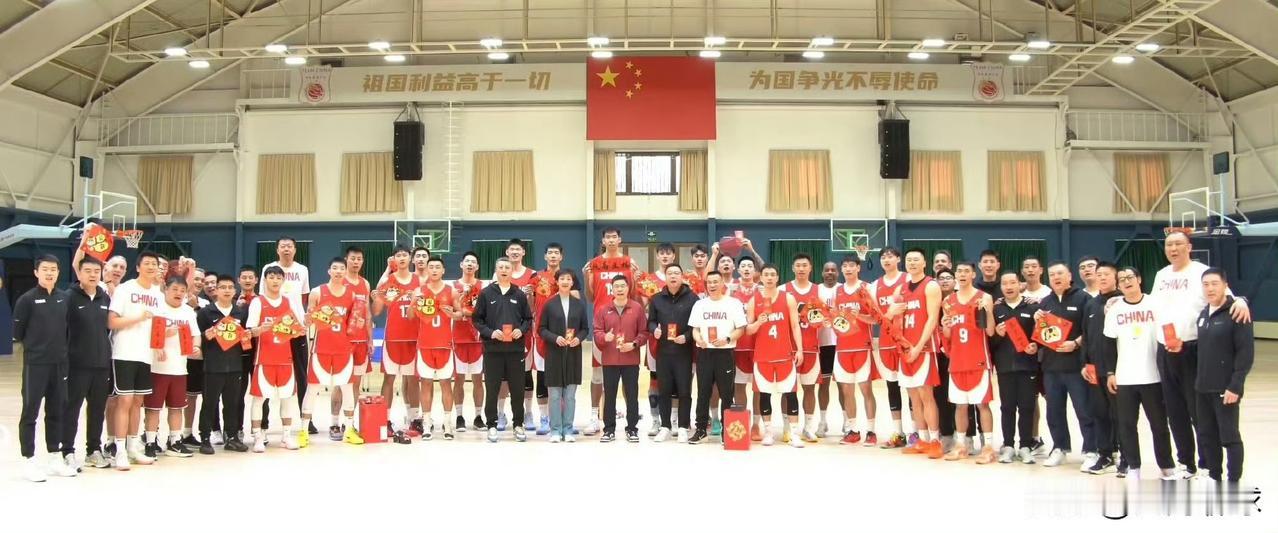 中国男篮生死战弃用庞峥麟、齐麟，曾凡博伤退，余嘉豪驰骋万里“琉球”汇合！大名单仅