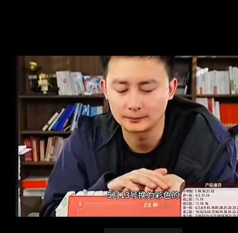 看到这一幕心里好难过，很是心疼武亮老师，在失去如同家人一般的张雪峰老师之后，内心