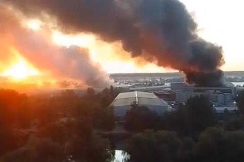 果然俄罗斯掀桌子了，俄军导弹打击闹大了，炸了欧盟驻基辅总部。20秒时间，2枚俄军