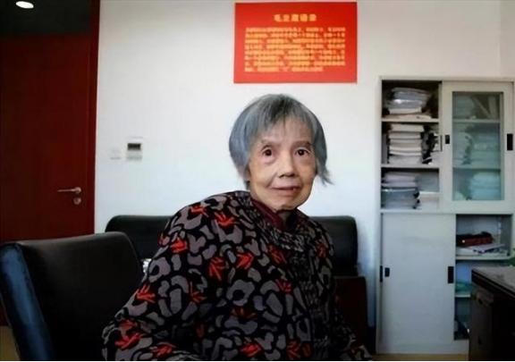 “中国根本没有能力能够造出芯片，即使造出来的中国芯片也落后于世界20年。”美国人
