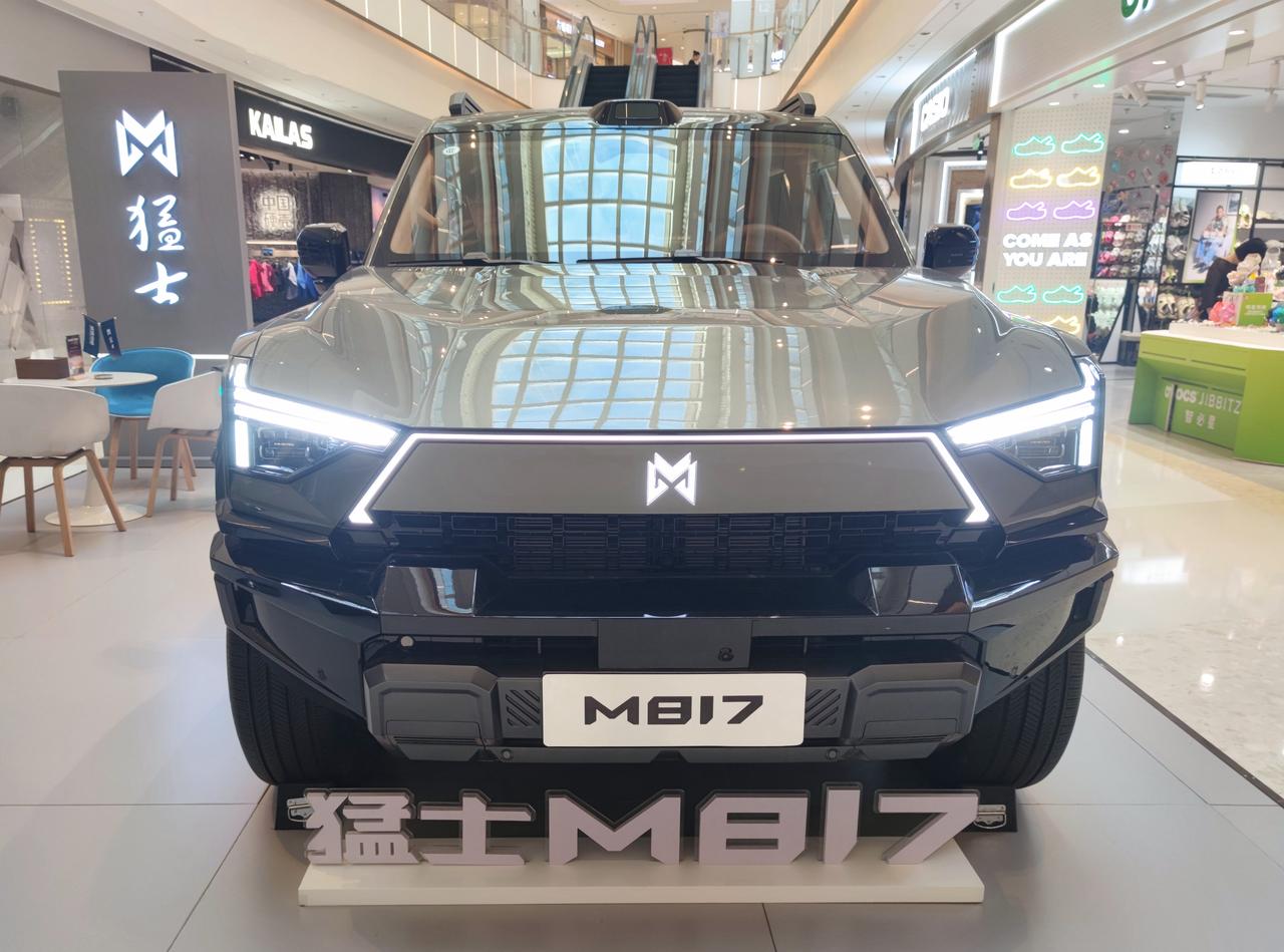 全新家庭智能《猛士M817》
   2026年6月27日，全新猛士M817在武汉