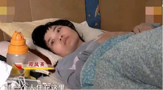 2015年，34岁云南女子瘫痪在床，且无父无母，相恋12年的男友，每天给她做饭洗