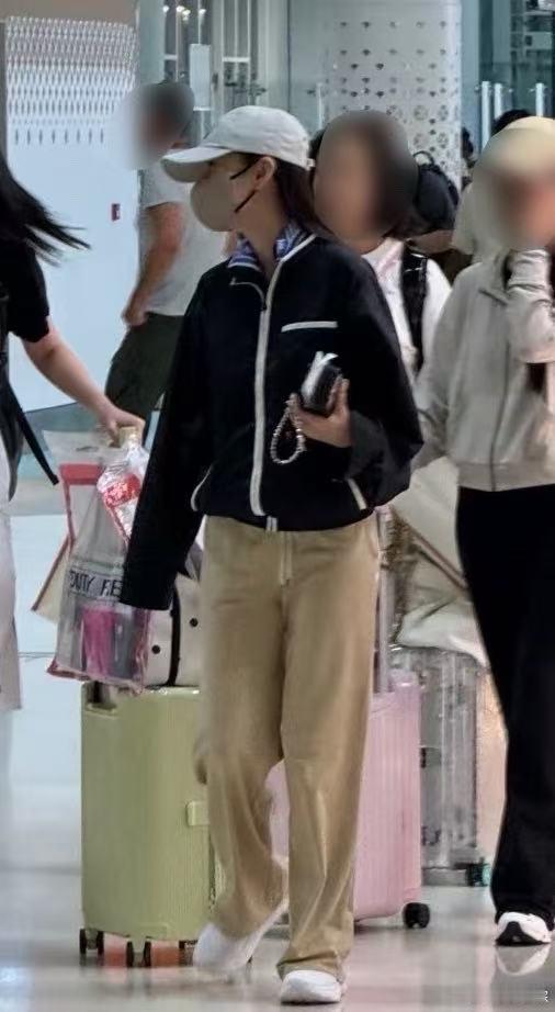 马代机场偶遇angelababy马尔代夫机场偶遇angelababy！马尔代夫机