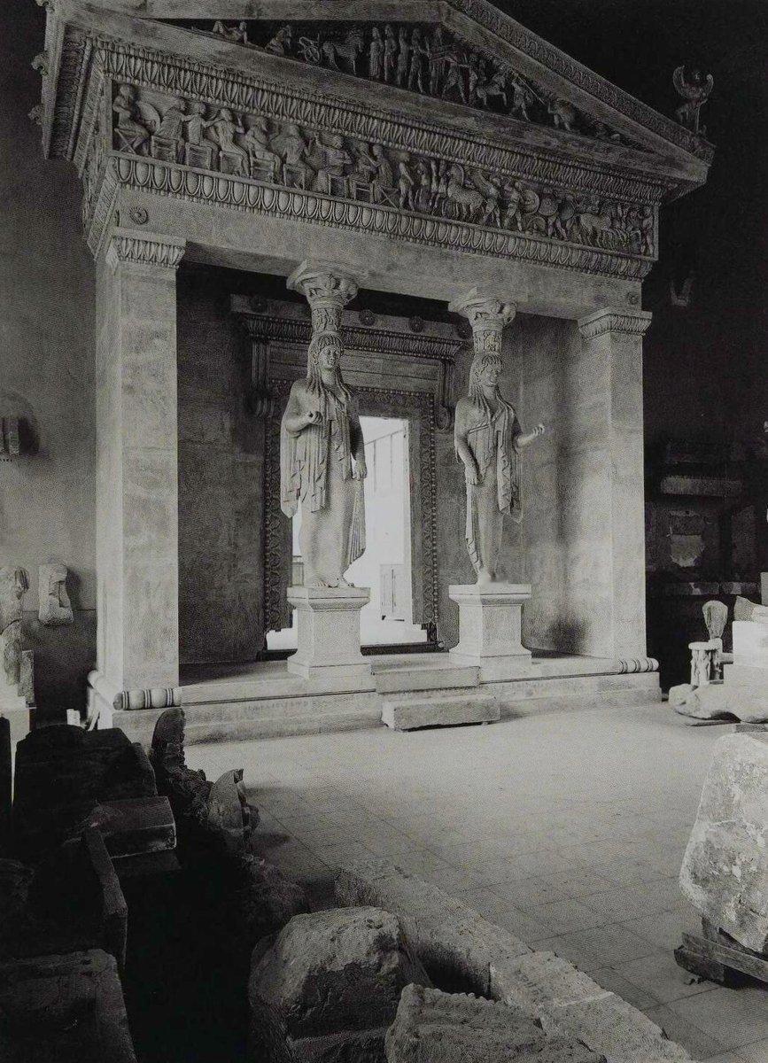 德尔菲的Siphnian Treasury（锡夫诺斯宝库），建于公元前6世纪后期