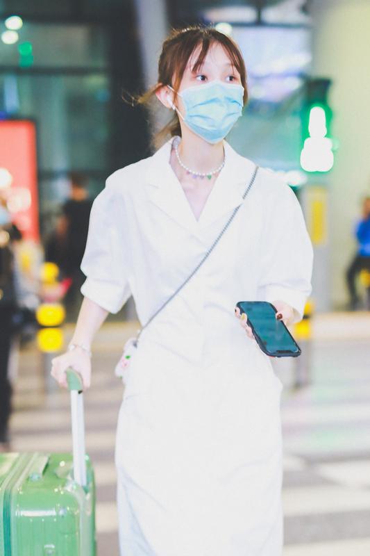 歌手陈雪凝结婚啦！2023年1月17日，她在山西临汾办了婚礼，成了焦点。这位出生