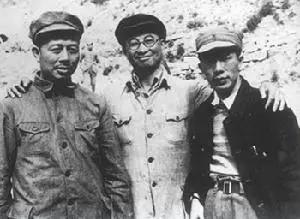1934年10月，红一方面军从江西出发时，有8.6万人。经过万里长征，在1935