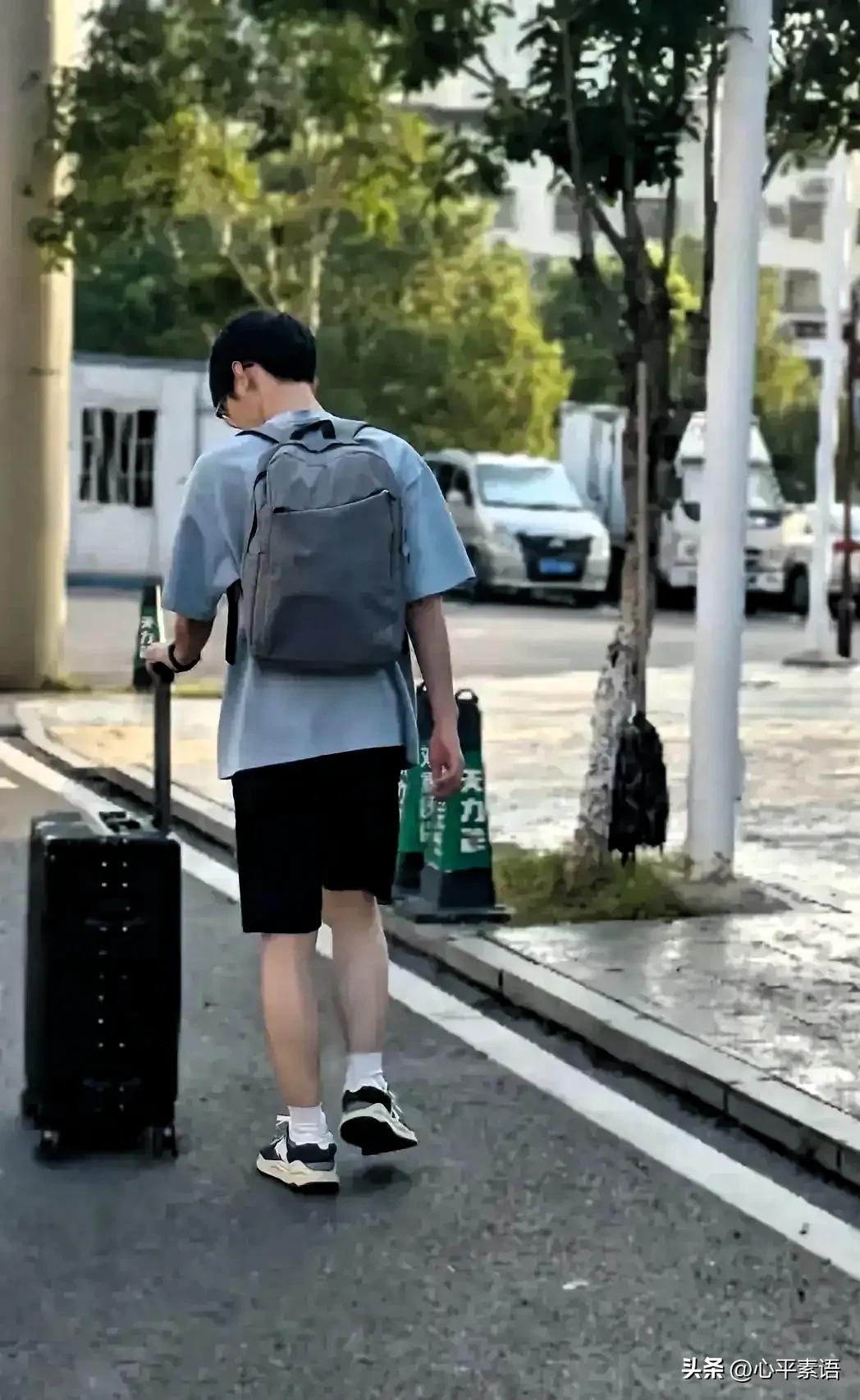 上了高中你才会发现，
中考已经把你的大学层次分好了：

1、重点高中：拼尽全力冲