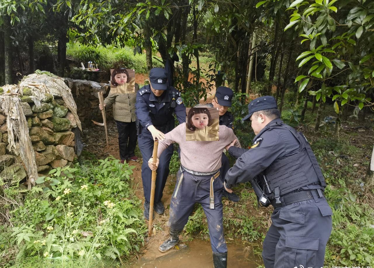 【八旬老人遇险  浦城公安火速救援】“老人家慢点慢点，踩稳了！”近日，辖区一处小
