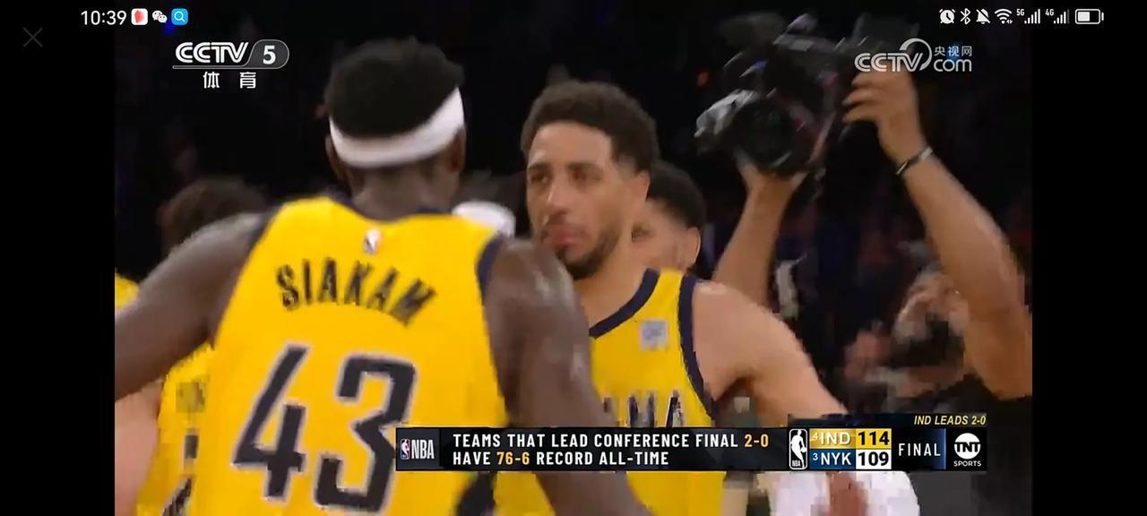 NBA东部决赛步行者114-109战胜尼克斯，总比分2-0领先。

历史的恩恩怨