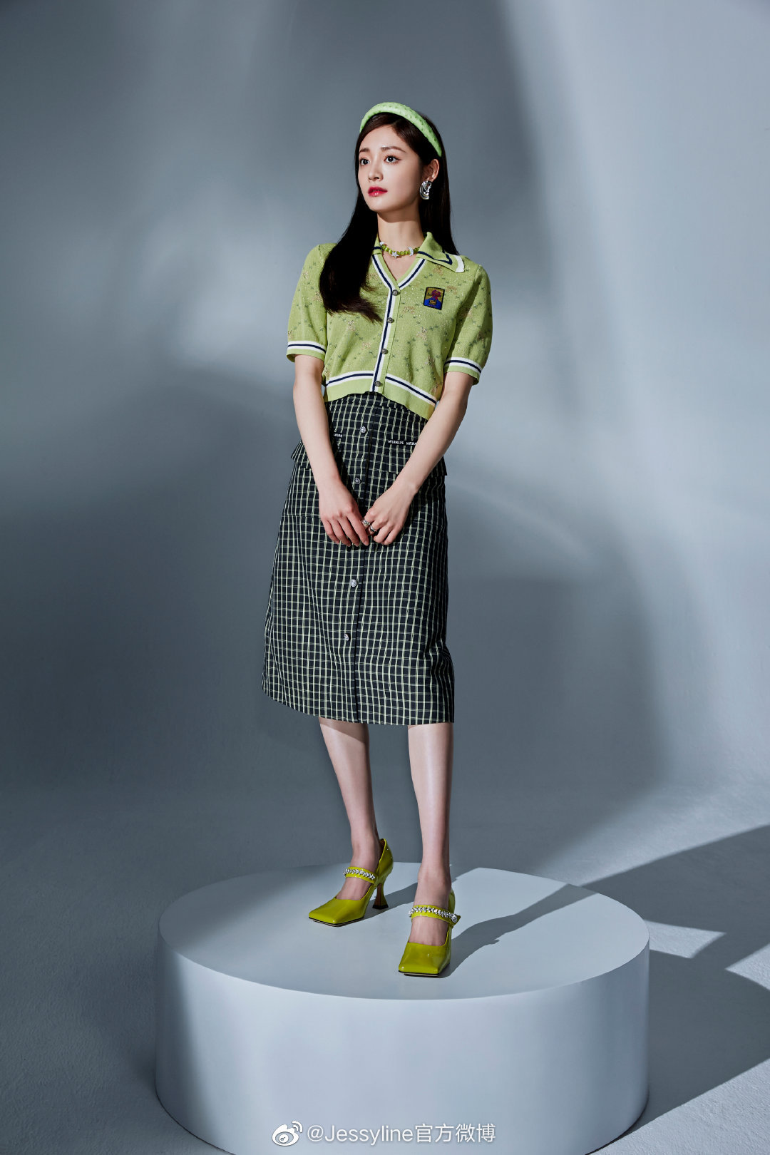 周洁琼  这双腿又细又直，比例绝了，走路都带风✨女星美腿高跟