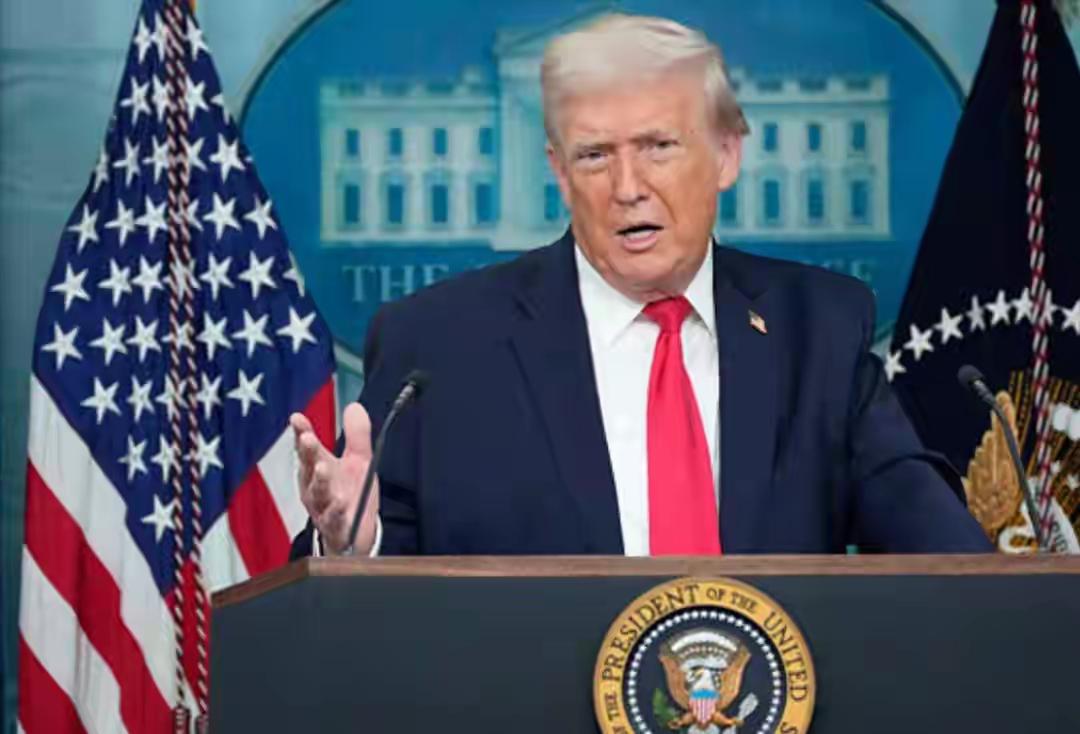 特朗普不懂政治，更不懂军事，兵进波斯湾是相当凶险的，那里是个大口袋，美国兵进出很