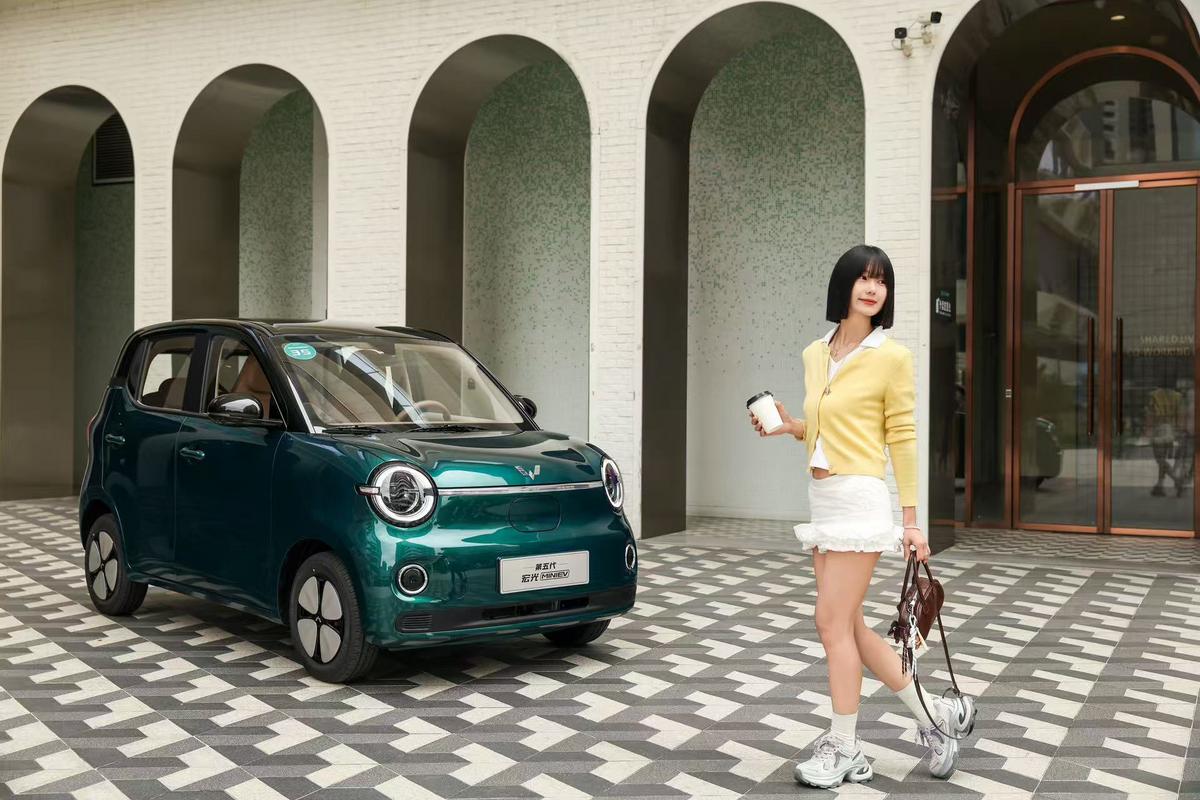 代步也有空间平权！838L后备厢容积+“双人床”，第五代宏光MINIEV3月下旬