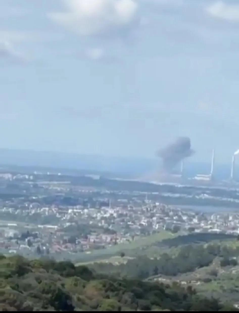 起猛了！今天中午伊朗用导弹攻击了以色列发电厂。一枚导弹击中以色列哈拉代发电厂，导