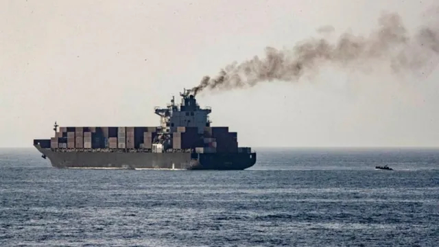 【第27艘船“闯关”，伊朗临时加码：放人放船，把难题甩给美国】伊朗又一艘油轮闯关