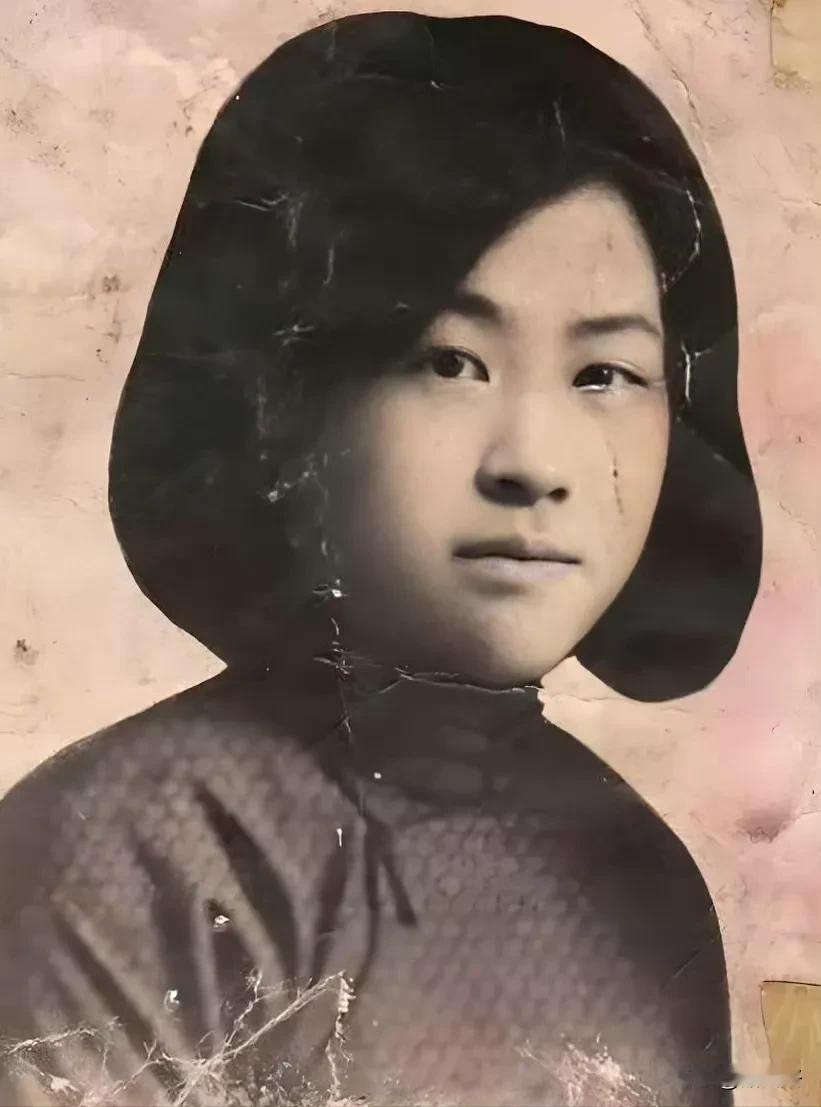 1938年的东北，被日伪的阴霾笼罩。20岁的党员张宗兰，在伪桦川县公署做文书，身