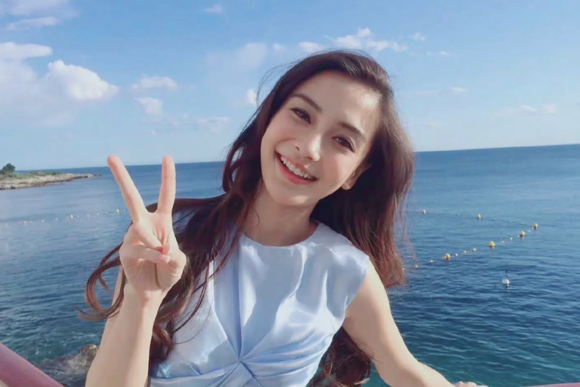 我鼻这组海边剪刀手太出圈了 真的好美😍